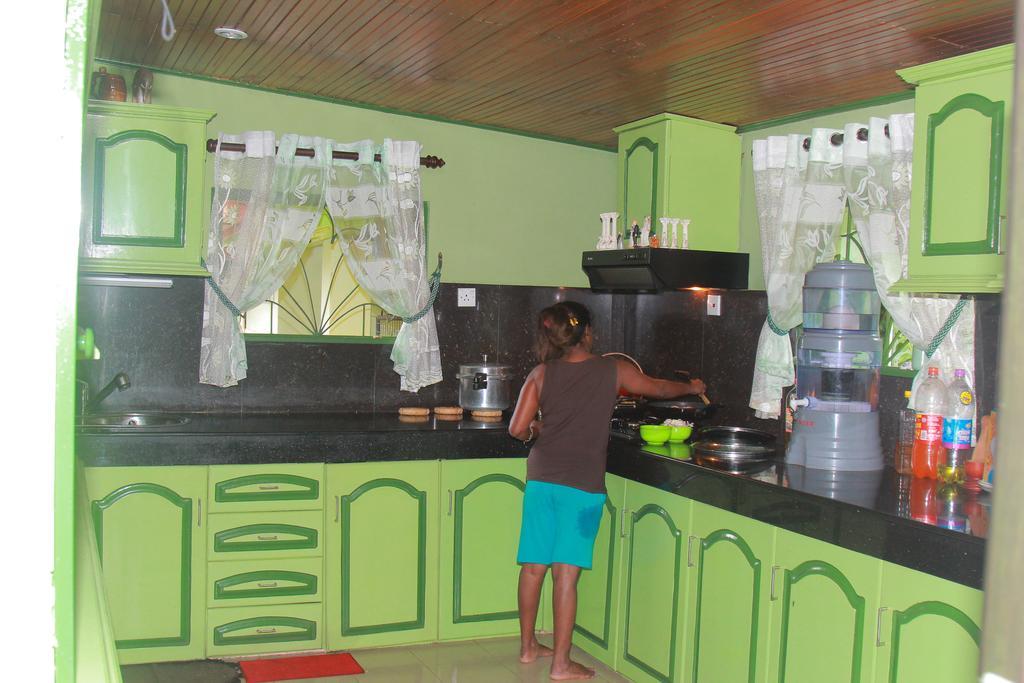 Familyhouse Apartment Negombo Room photo